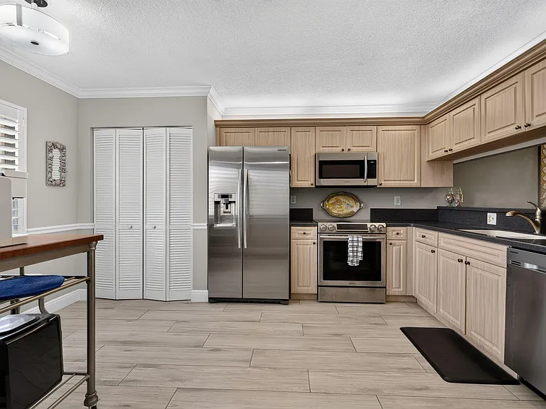 275 Palm Ave #D — Photo 14