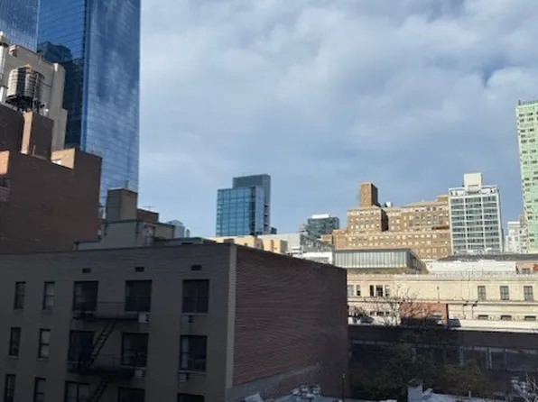 320 West 30th Street image 2 of 17