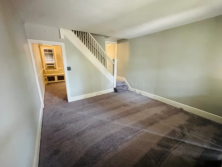403 S Sycamore St — Photo 3