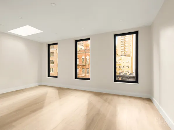 221 East 48th Street image 20 of 24