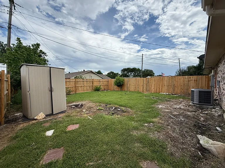 5413-5415 Brookhollow Dr — Photo 18