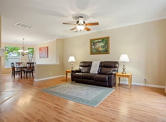 4th image of 3971 Lord Byron Cir
