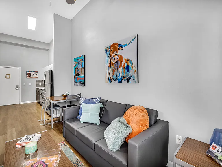 The Quarters Nueces House (Student Housing - Rent by the Bed) — Photo 90