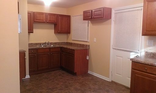 3rd image of 155 Benton Ave