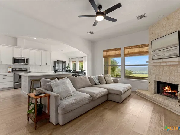 2700 Skyline Dr, Canyon Lake, TX 78133