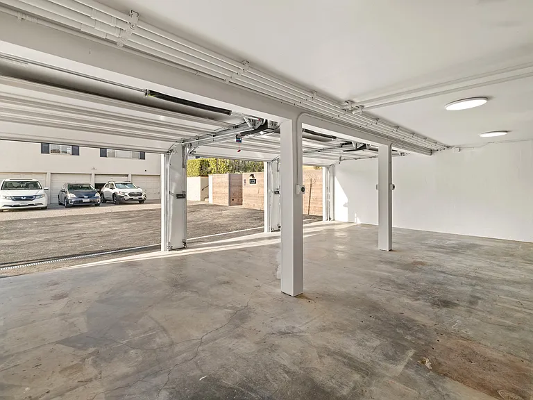 103 W Calle Crespis #C — Photo 17