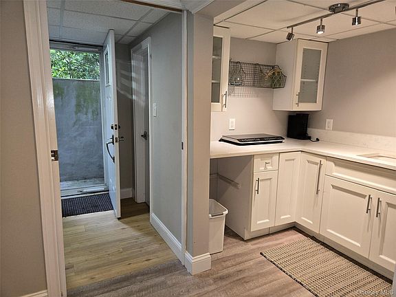 4th image of 6 Harmony Ln