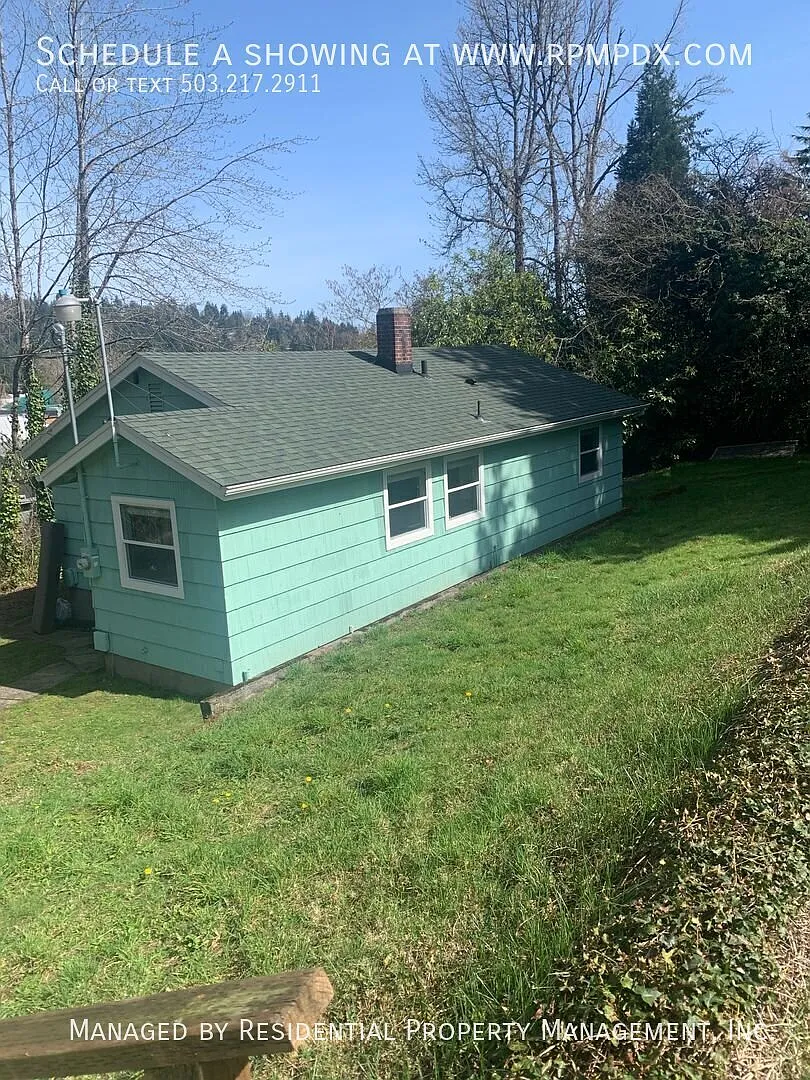 Light and Bright Bungalo between Multnomah Village and Hillsdale! — Photo 1