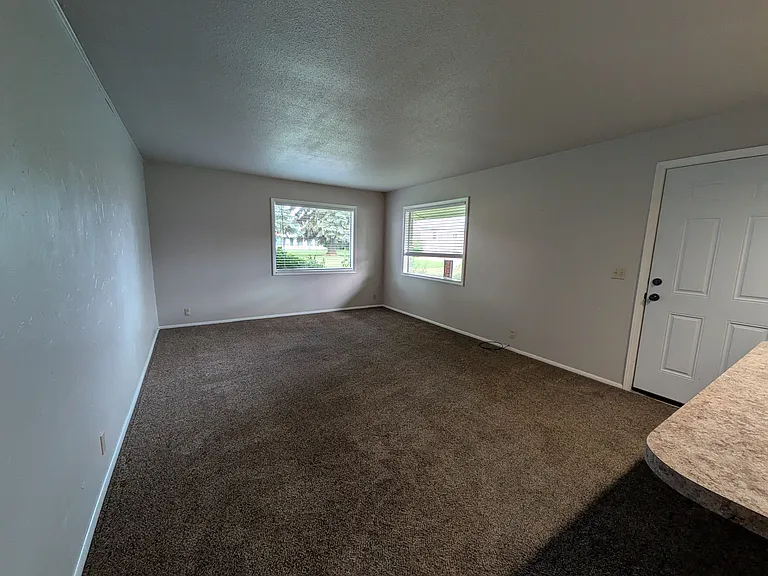 255 S 1 W — Photo 4