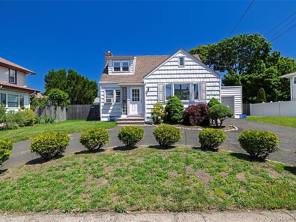 2nd image of 24 W Windsor Parkway