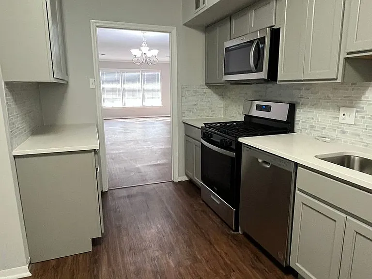 616 Broadmoor Dr — Photo 6