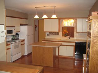 N93W17260 Grand Ave, Menomonee Falls, WI 53051