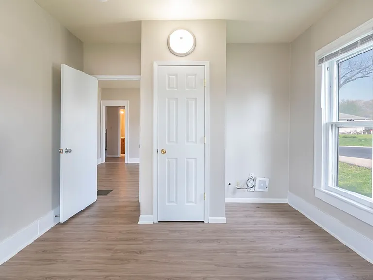 2110 College St - Cedar Falls — Photo 21