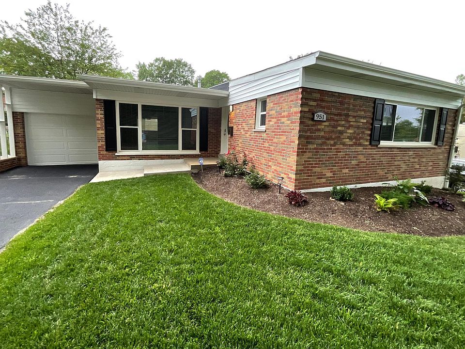 1st image of 951 Mulberry Ln