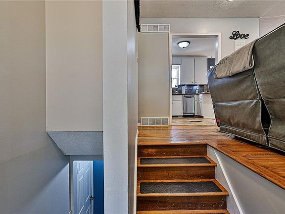 3rd image of 1400 NW A St