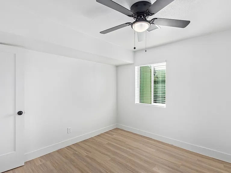 498 N Arizona Ave #5 — Photo 7