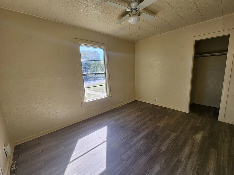1516 Lindsey St — Photo 7