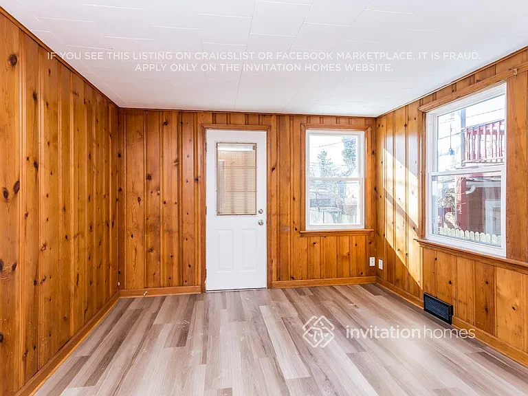 2526 Maple St — Photo 10