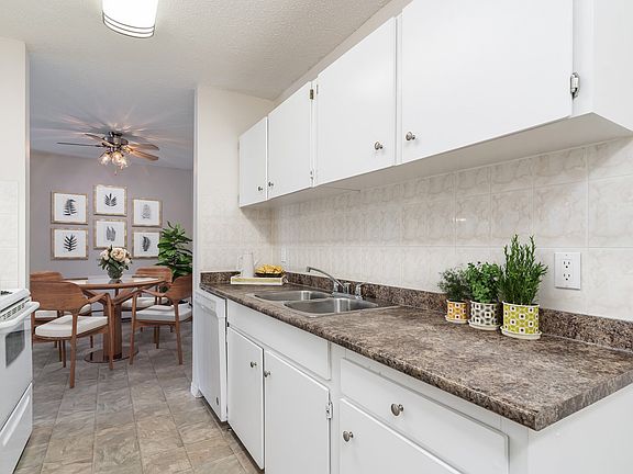 3rd image of 100 Hillcrest Pl SW