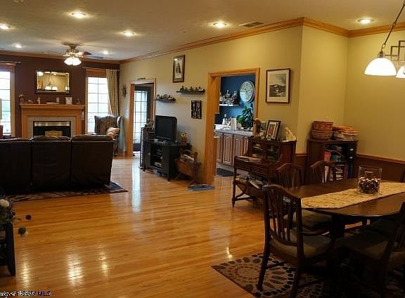 3rd image of 2058 Georgian Ln