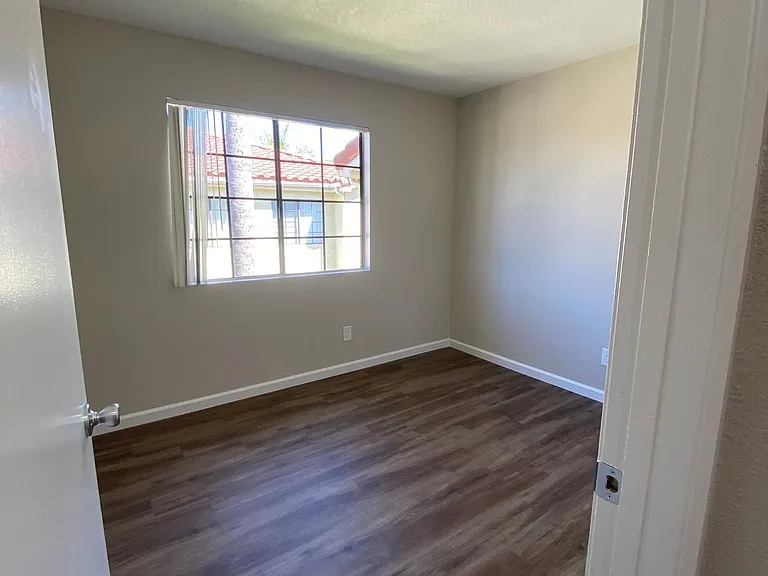 Los Olivos Apartments — Photo 10