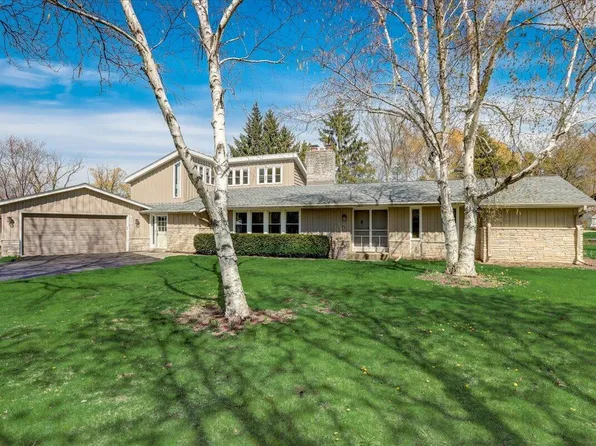 9200 North Ironwood LANE, Bayside, WI 53217