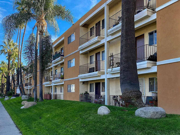 The Diplomat Apartments — Photo 14