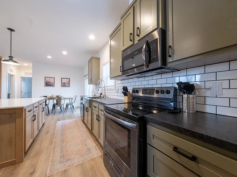 523 W Vance Dr — Photo 11