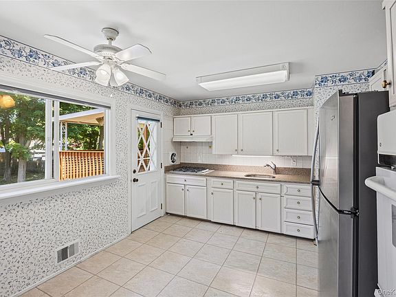 4th image of 259 Burr Road