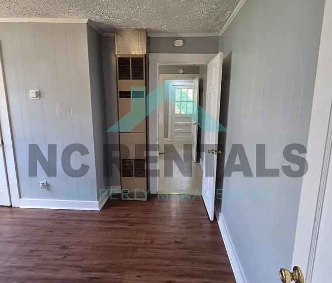 1415 Underwood Ave — Photo 6
