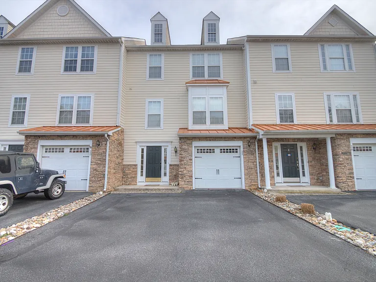 30 Pier Point Dr — Photo 1