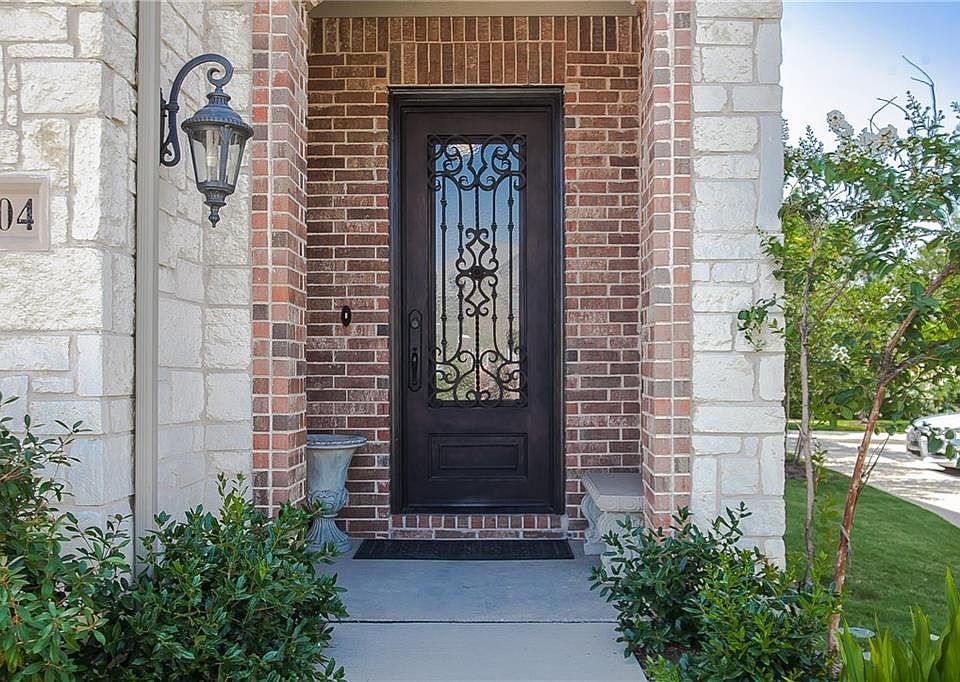 1st image of 2804 Cedar Elm Dr