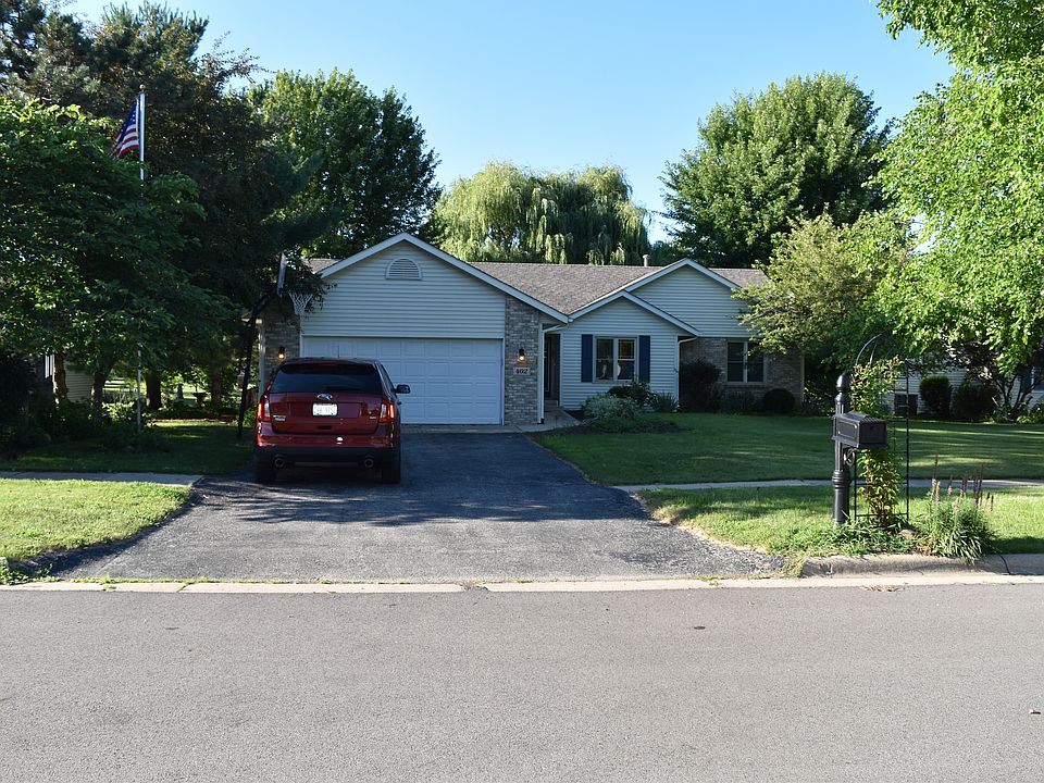 1st image of 402 Hawkins Dr