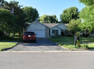 402 Hawkins Dr, Winnebago, IL 61088