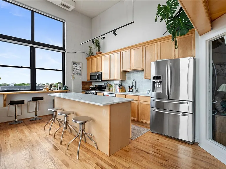 1934 N Washtenaw Ave #404 — Photo 7