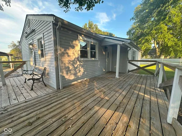 544 E Hilltop Dr, Scottsburg, IN 47170