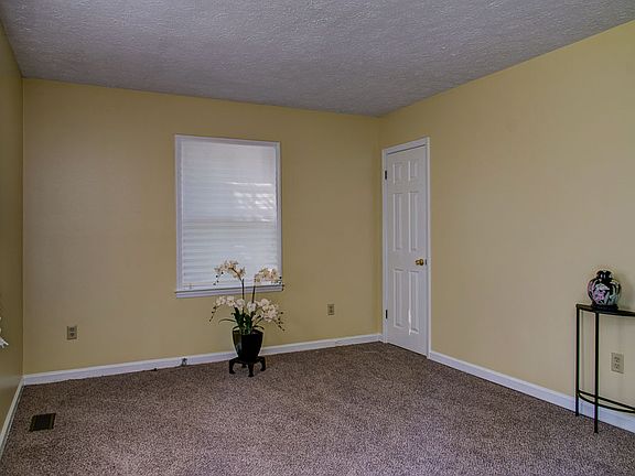 5th image of 618 Wildaro Ct