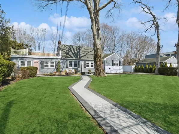 4023 Driscoll Lane, Seaford, NY 11783