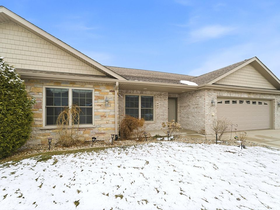 1st image of 862 Veterans Ln