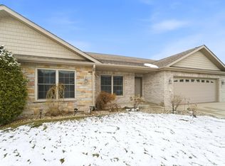 862 Veterans Ln, Crown Point, IN 46307