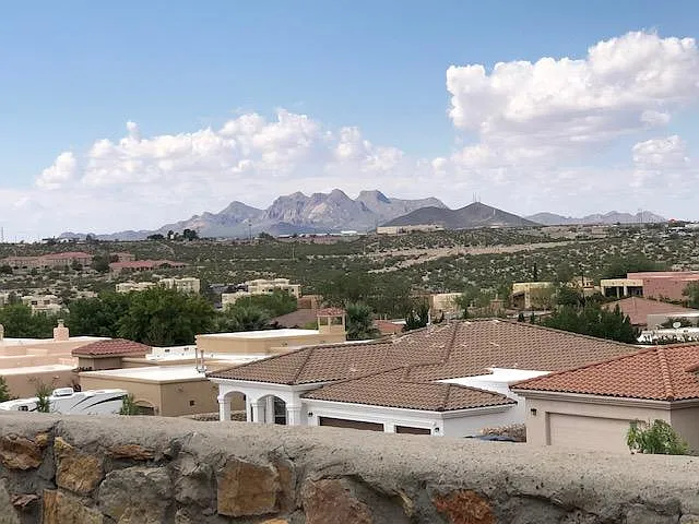 3 bed, 3.5 bath, 3004 sqft, $2,875 — Photo 3