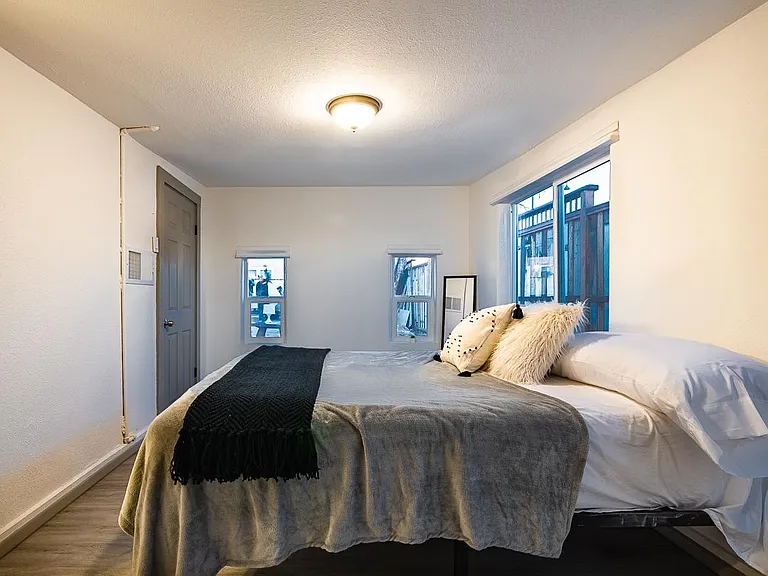 221 Girard Blvd SE #2 — Photo 12