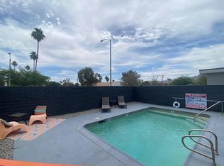 555 El Placer Rd APT 1, Palm Springs, CA 92264