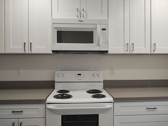 4th image of 343 Henderson Ave