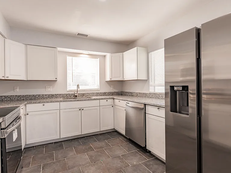 11065 Waterford Ave — Photo 10