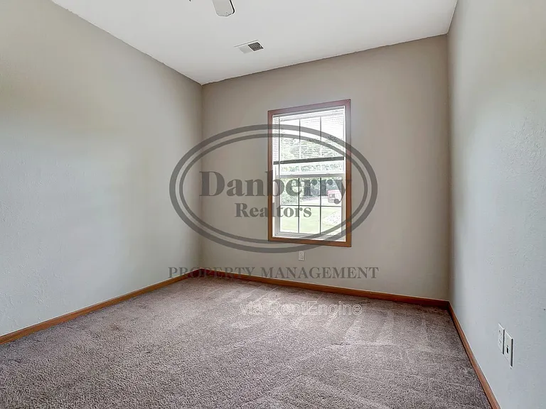 1117 N Byrne Rd — Photo 27