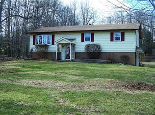 7 Leeward Dr, Bloomingburg, NY 12721