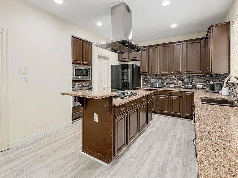 2129 Clear Lake Pl — Photo 11
