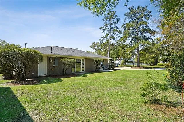 102 N Dabney Dr — Photo 21