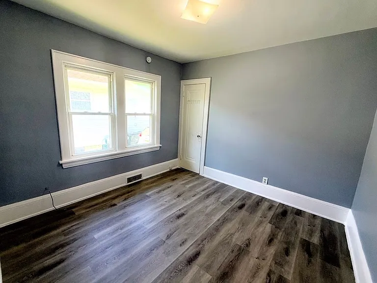 751 Merton Ave — Photo 13